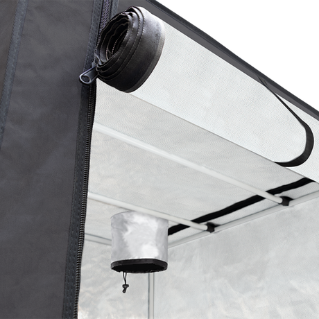 Geöffnete Front der EcoPro Growbox mit reflektierender Mylar-Innenseite und stabiler Rahmenkonstruktion.