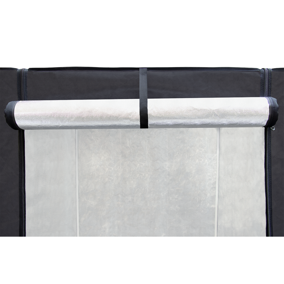 Aufgerollte Fronttür der EcoPro Growbox mit Klettfixierung für einfachen Zugang zum Innenraum.