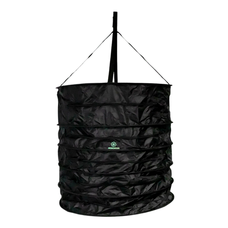 Aufgehängter EasyGrow HerbDryer XL in voller Größe mit 5 Trocknungsebenen und Reißverschlussfächern.