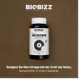 Produktbild von Biobizz Microbes 150 g auf braunem Hintergrund mit dem Slogan „Steigern Sie Ihre Erträge mit der Kraft der Natur