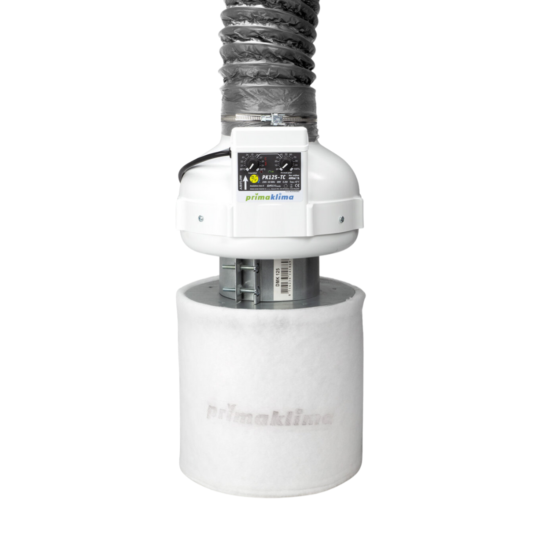 Komplett montiertes Prima Klima Lüftungsset mit PK125-TC Lüfter, Combi-Flex-Schlauch und Aktivkohlefilter im Einsatz