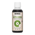Freigestellte Flasche Biobizz Acti Vera 250 ml – veganer Pflanzenbooster für alle Wachstumsphasen.