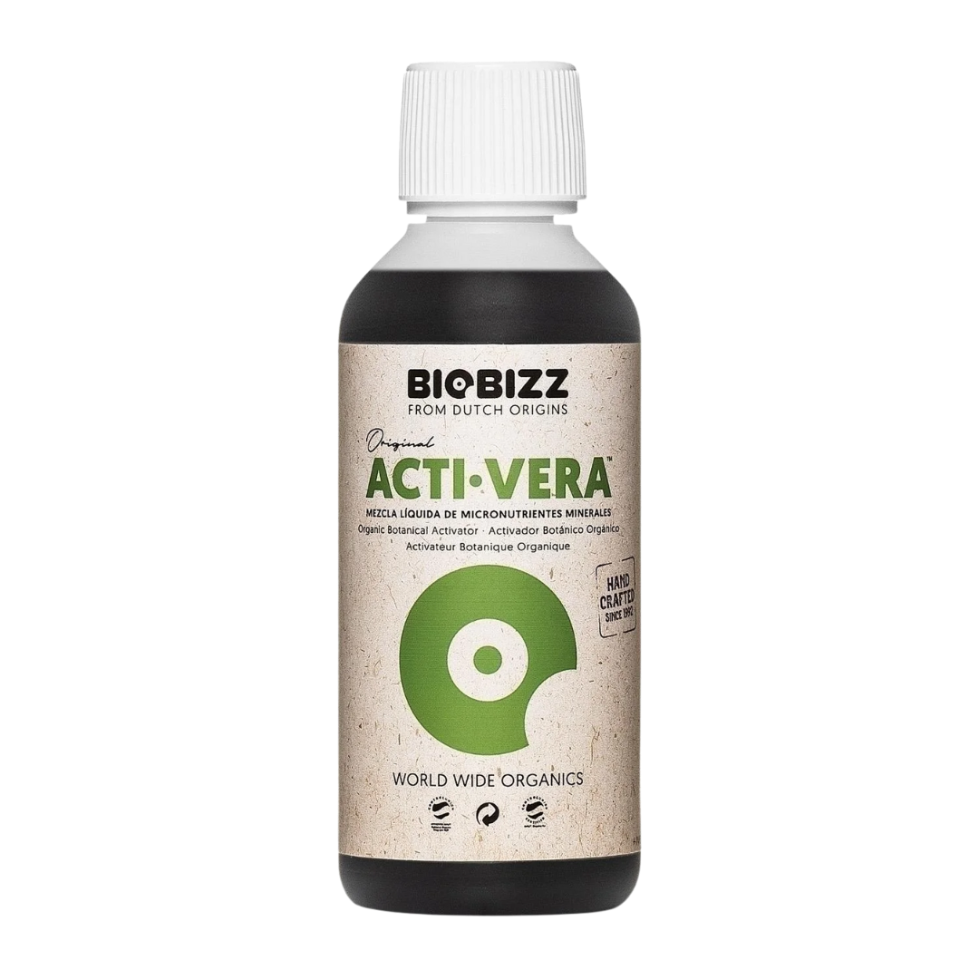 Freigestellte Flasche Biobizz Acti Vera 250 ml – veganer Pflanzenbooster für alle Wachstumsphasen.