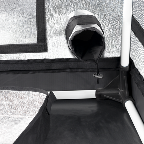 Detailbild der Kabelöffnung in der DiamondBox SL150
