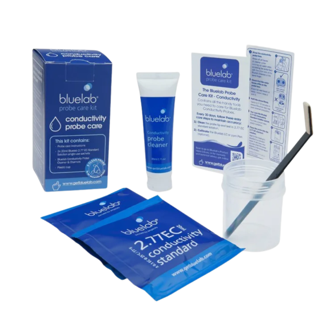 Bluelab Conductivity Probe Care Kit mit Reinigungsmitteln, EC-Standardlösungen, Becher und Zubehör.
