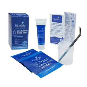 Bluelab Conductivity Probe Care Kit mit Reinigungsmitteln, EC-Standardlösungen, Becher und Zubehör.
