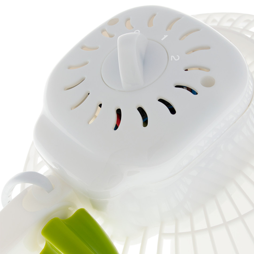 Nahaufnahme der Rückseite des Garden HighPro Clip-Ventilators mit Drehschalter für 2 Geschwindigkeitsstufen und Aus-Position.