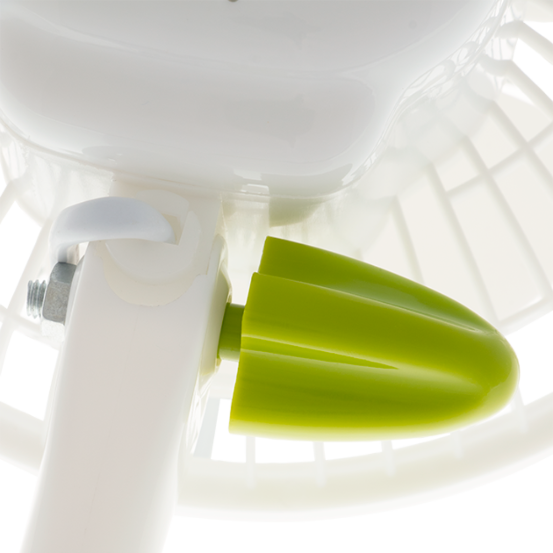 Detailansicht des grünen Drehgelenks zur flexiblen Ausrichtung des Garden HighPro Clip-Ventilators.