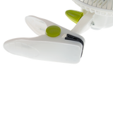 Starker weißer Befestigungsclip mit grünem Knopf am Garden HighPro Clip-Ventilator.