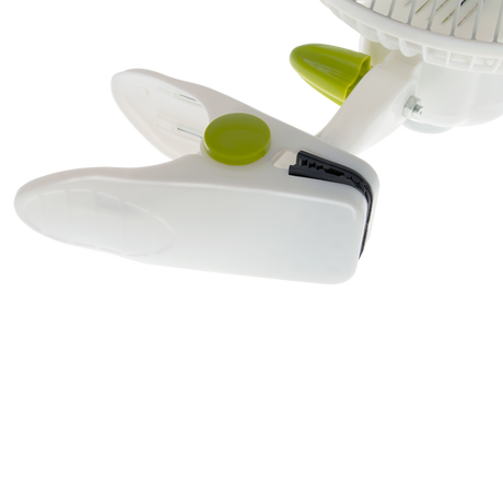 Starker weißer Befestigungsclip mit grünem Knopf am Garden HighPro Clip-Ventilator.