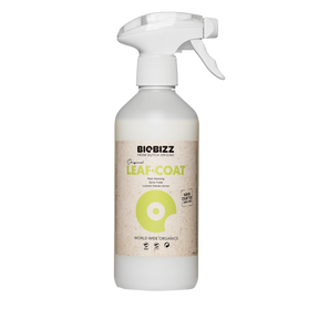 Freigestelltes Produktfoto des BioBizz Leaf-Coat mit Zerstäuberaufsatz.