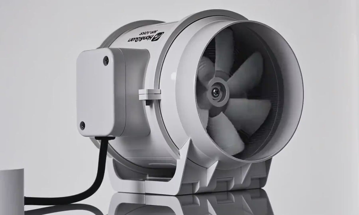 Der Rohrventilator Ø125mm bietet flüsterleise Belüftung (26-31 dB) für verschiedene Anwendungen. Langlebiges ABS-Gehäuse, spritzwassergeschützt nach IP44 und einfache Montage für Growräume, Küchen und Badezimmer.