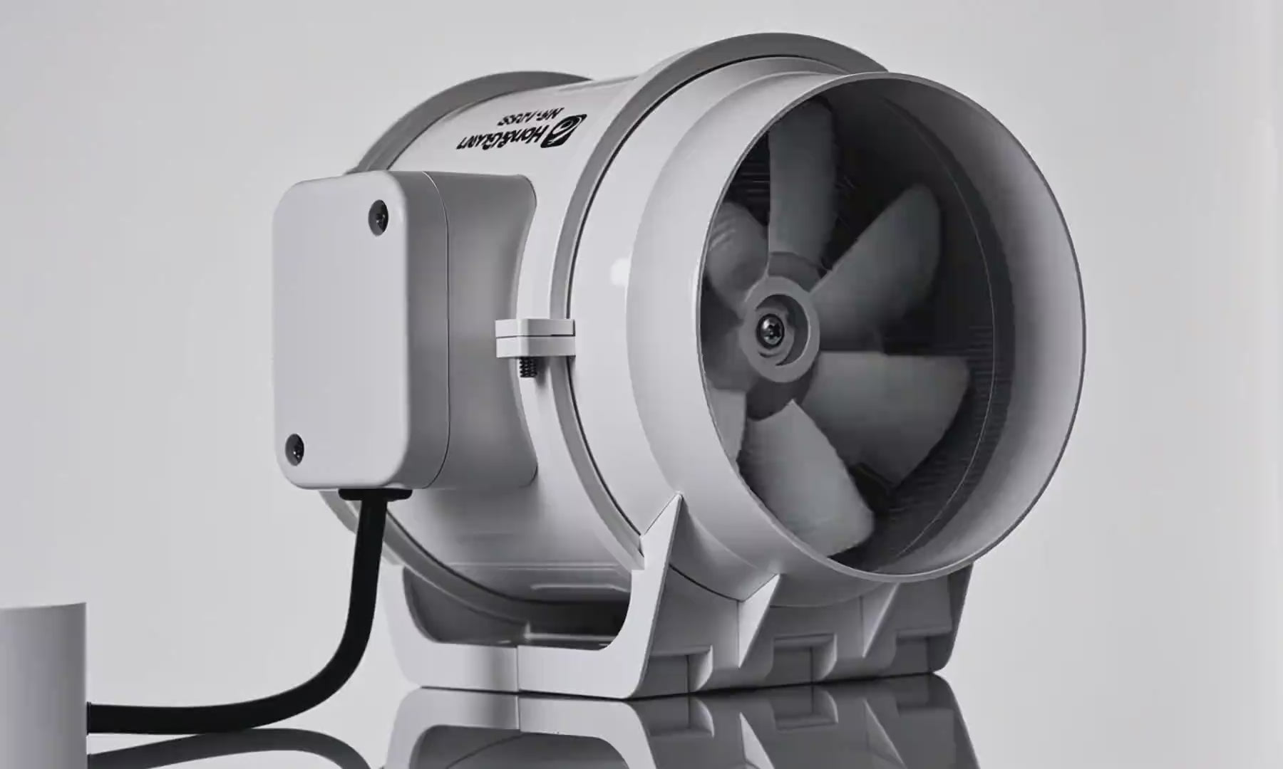 Der Rohrventilator Ø125mm bietet flüsterleise Belüftung (26-31 dB) für verschiedene Anwendungen. Langlebiges ABS-Gehäuse, spritzwassergeschützt nach IP44 und einfache Montage für Growräume, Küchen und Badezimmer.